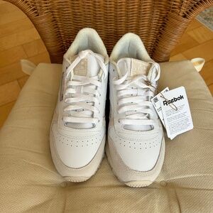 NWT Reebok Classic Leather Shoes